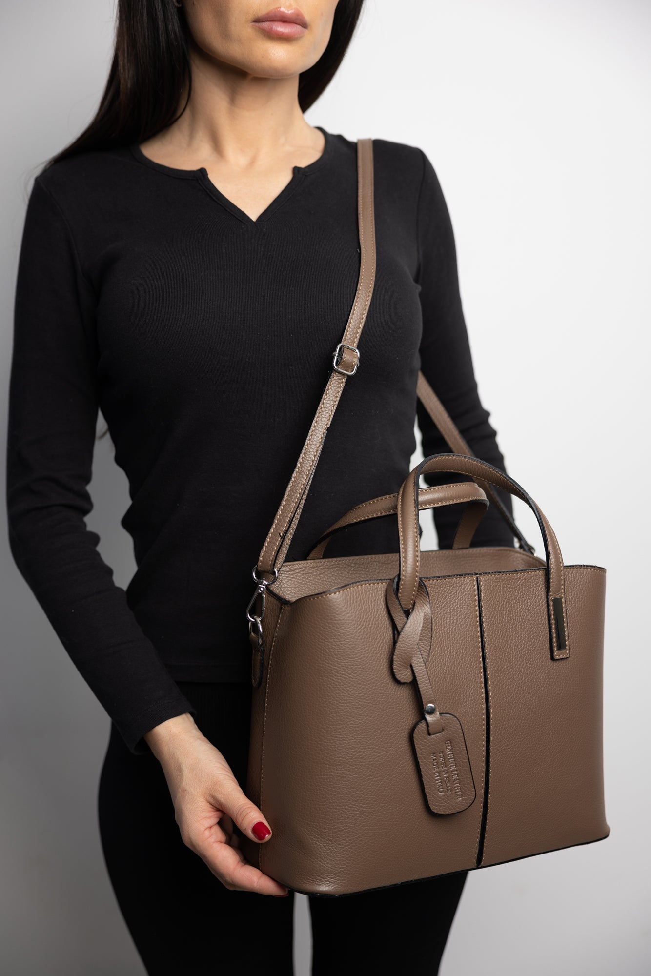 Sac pour femme en cuir véritable taupe Mara